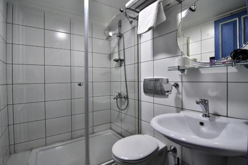 Kylpyhuone majoituspaikassa Safran Hotel