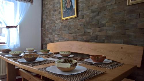 Příslušenství pro přípravu čaje a kávy v ubytování Casa Miorița