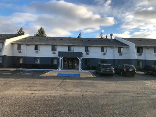 Burnsville Inn & Suites – Photos 2