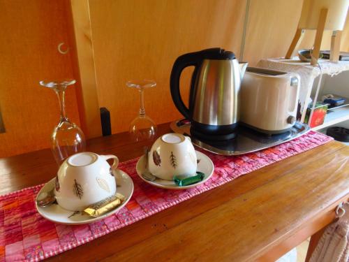 Удобства за правене на кафе и чай в Omarama Oasis - Permaculture Glamping