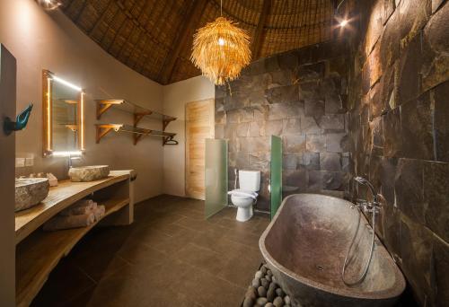 Koupelna v ubytování Luxury Villas Merci Resort 3BR Seminyak #2