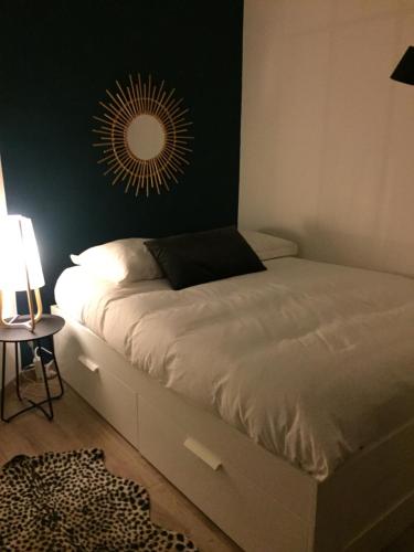 Кровать или кровати в номере Soo Cathédrale SooHome