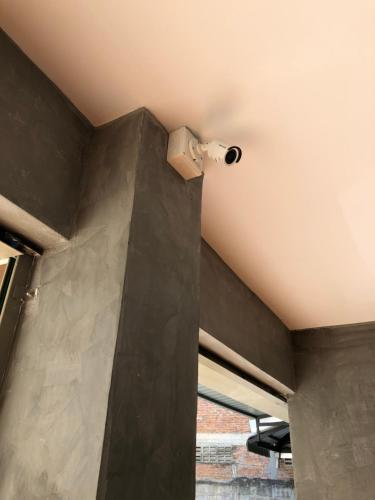 a bathroom with a roll of toilet paper on the ceiling at Rabbit Hotel in Phetchabun