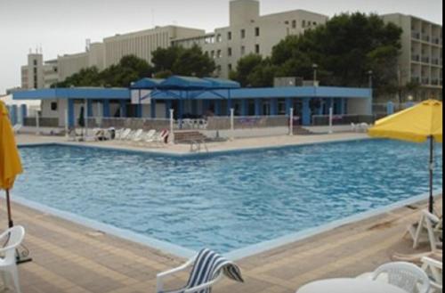 Πισίνα στο ή κοντά στο Hotel Mazafran