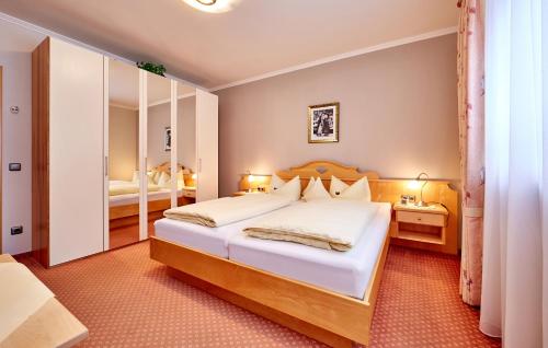 Postel nebo postele na pokoji v ubytování Gästehaus Marianne