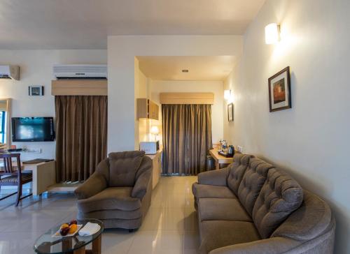 Posezení v ubytování Hotel Phoenix Koregaon Park