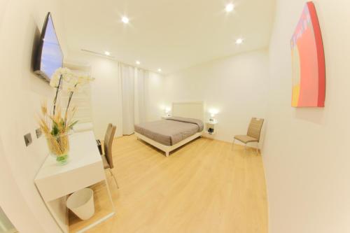 a bedroom with a bed and a table and chairs at RESIDENZE CASSOLI - Lamezia Centro in Lamezia Terme