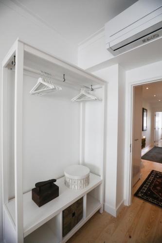 a room with a white wall with a mirror at Central Lisbon Luxury Apartment in Lisbon