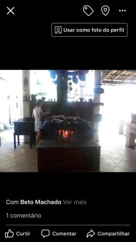 a picture of a person preparing food in a kitchen at Pousada Recanto de Minas in Nova Viçosa