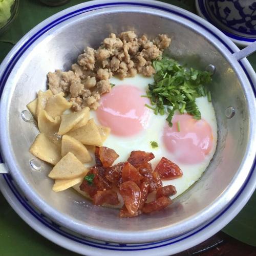 ホームステイの敷地内または近くでの食事または食べ物