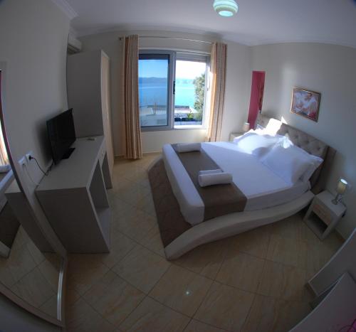 ヴロラにあるHotel Diversのギャラリーの写真