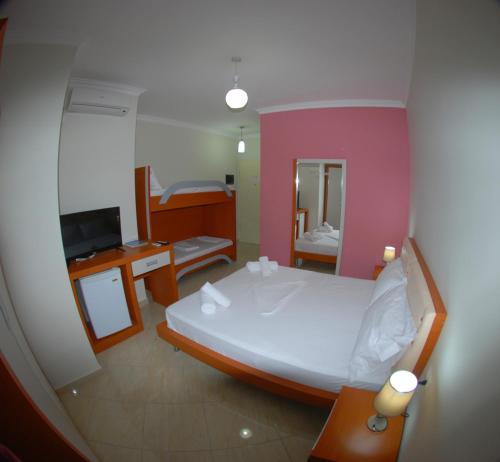 ヴロラにあるHotel Diversのギャラリーの写真