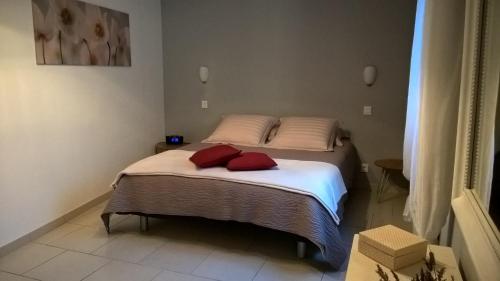 Ένα ή περισσότερα κρεβάτια σε δωμάτιο στο Le Pré Aux Cigales