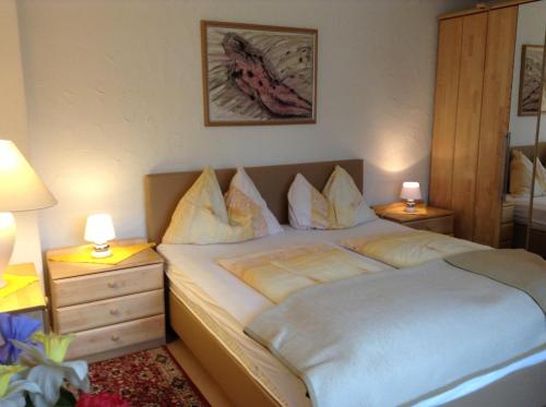 Postel nebo postele na pokoji v ubytování Gästehaus Renate