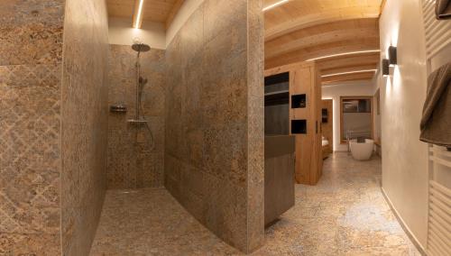 Un baño de Appartement Zillertal Klee mit Restaurant KleemenTine