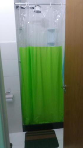 a green liquid in a plastic container in a bathroom at Condominio casas do campo in Campo Grande