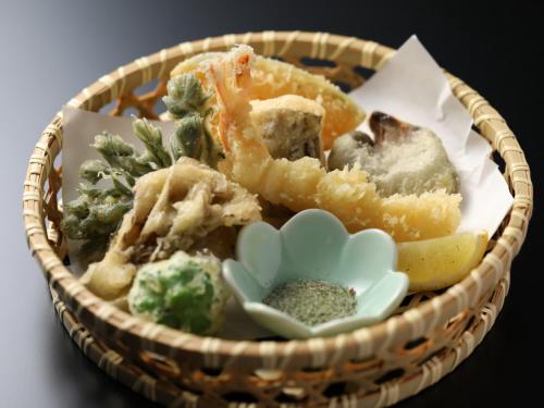 Makanan di atau di tempat lain dekat ryokan