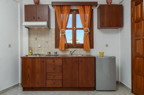 Ett kök eller pentry på Margaritis Apartments