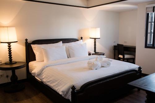 Un ou plusieurs lits dans un hébergement de l'établissement MORA Boutique Hotel