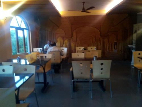 Restoranas ar kita vieta pavalgyti apgyvendinimo įstaigoje Magadh ,In Fort Panhala Hotel