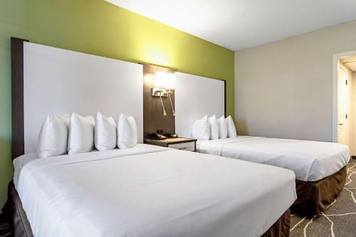 Clarion Inn Willow River — Photo of the whole room