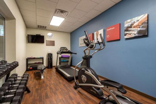 a gym with cardio equipment in a room at Comfort Suites Near Gettysburg Battlefield Visitor Center in Gettysburg