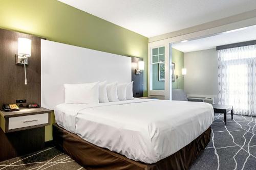 Clarion Inn Willow River — Photo of the whole room