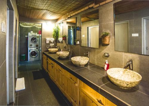 Koupelna v ubytování Traveller Bunker Hostel