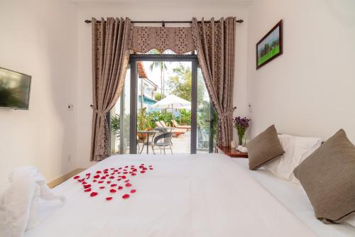Ένα ή περισσότερα κρεβάτια σε δωμάτιο στο Hanh Nhung Villa