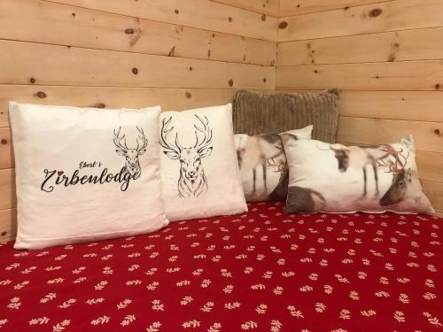 Postel nebo postele na pokoji v ubytování Eberl´s Zirbenlodge