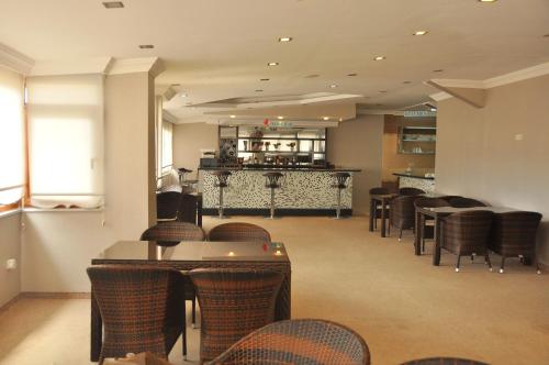 Restoran atau tempat lain untuk makan di Lonicera City Hotel