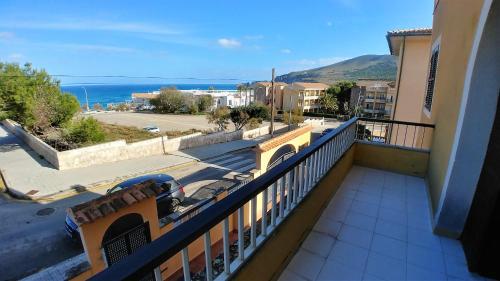 En balkon eller terrasse på Cala Mesquida