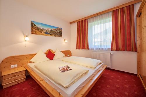 מיטה או מיטות בחדר ב-Happy Flachau