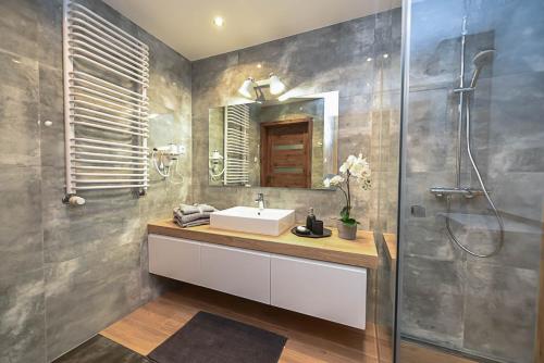 a bathroom with a sink and a shower at Apartament Wróbelkowo in Szczyrk