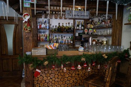 a bar with a christmas display in a room at Panorama Yasinya in Yasinya