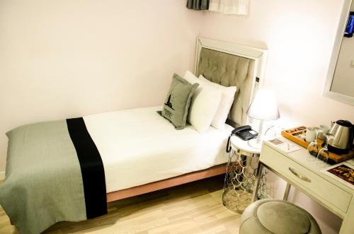 Una cama o camas en una habitación de Primero Hotel