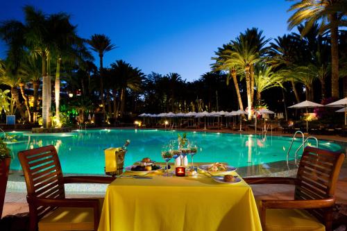 Piscina di Seaside Palm Beach o nelle vicinanze