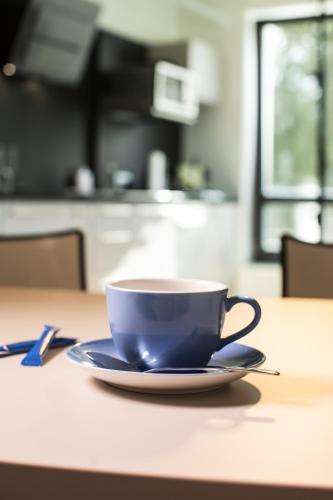 Utensilios para hacer té y café en Hotel Südstern