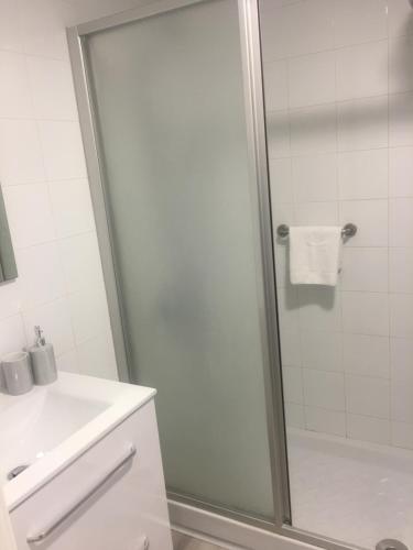 Tc Lindamar Las Palmas De Gran Canaria Updated 2022 S Tc Lindamar Las Palmas De Gran Canaria, Tc Mirror Shower Door