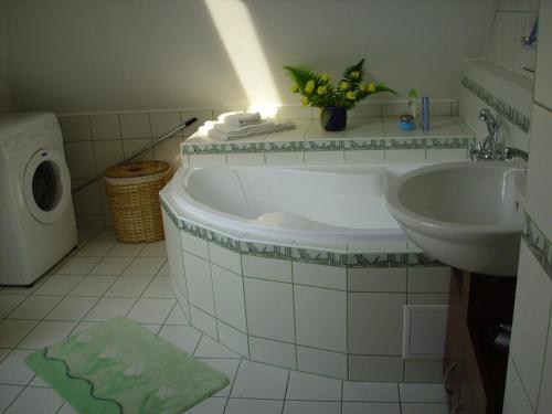 Ванна кімната в Komfort Apartman