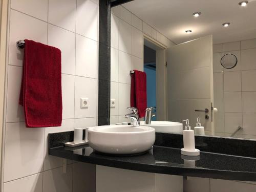 a bathroom with two sinks and a large mirror at Amadeo in Winterberg