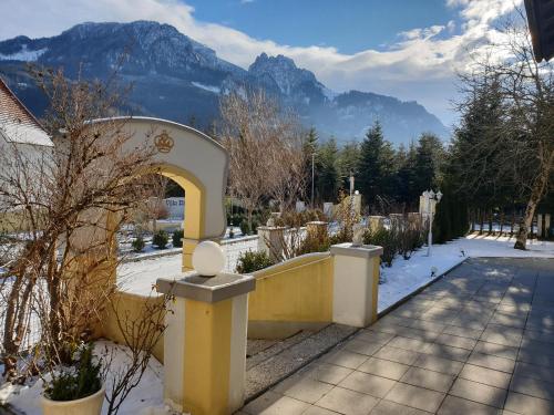 a garden with snow on the ground and mountains at Villa Elisabeth in Admont
