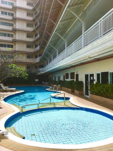 Πισίνα στο ή κοντά στο Baan Klang Condo Hotel Hua Hin