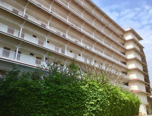 Το κτήριο όπου στεγάζεται  το ξενοδοχείο διαμερισμάτων