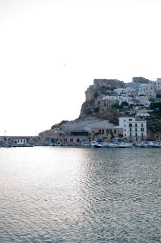 a large body of water with buildings on a hill at GRANELLO di Sabbia in Peschici