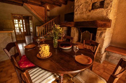 Imagen de la galería de Granges Bergeries Chalets de LAS COSTES insolites en forêt à Loudenvielle 4X4 recommandé l'hiver à 2km des remontées mécaniques, en Loudenvielle