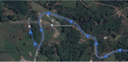 a map of a road with blue arrows at Secretos del Eden in Ruiosucio
