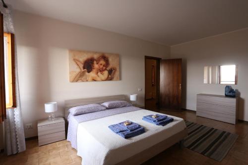a bedroom with a bed and a painting on the wall at La Dimora sul colle in Potenza Picena