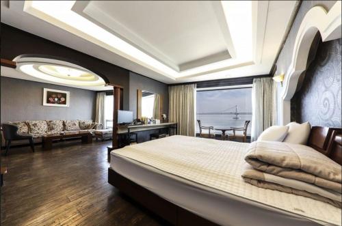 Gallery image of Bridge Hotel in Busan