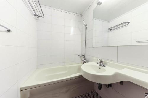 Bridge Hotel tesisinde bir banyo